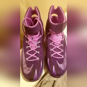 Nike Zooms signed by Kendall Marshall NBA